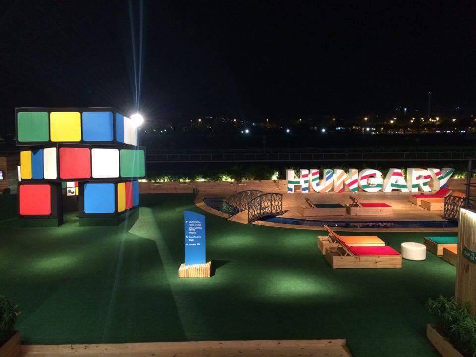 Cubo mágico gigante, na Casa da Hungria, no Rio de Janeiro.